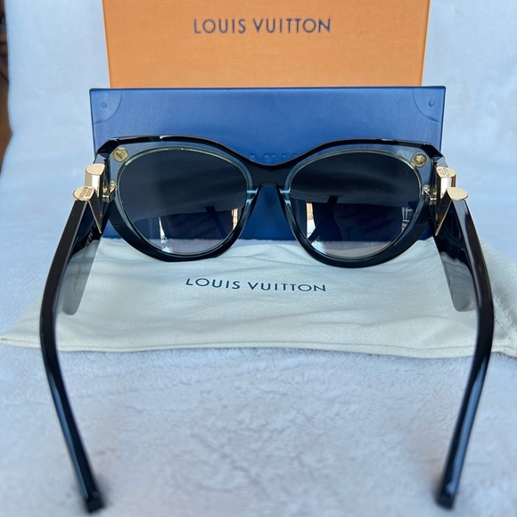 Authentic Louis Vutton Sunglasses!! Black color with gold motives! Brand New!!! - Picture 10 of 15